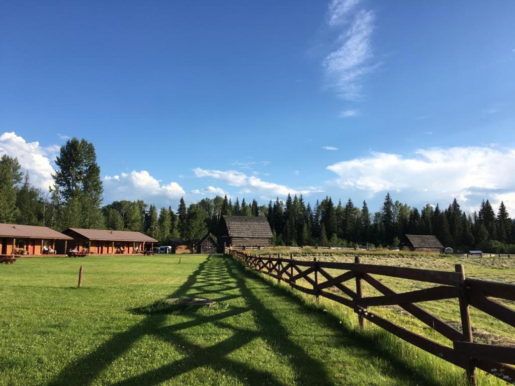 Wells Gray Guest Ranch Hotel Clearwater Exterior photo